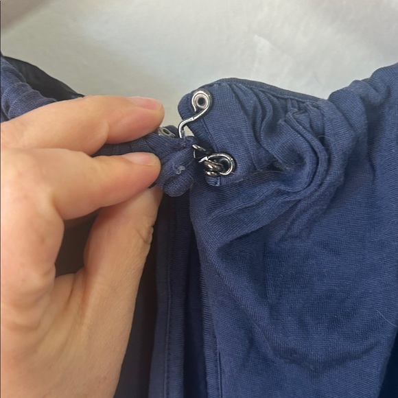 Banana Republic 100% silk navy blue peasant top size medium - Picture 7 of 7